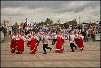Folk round dance (